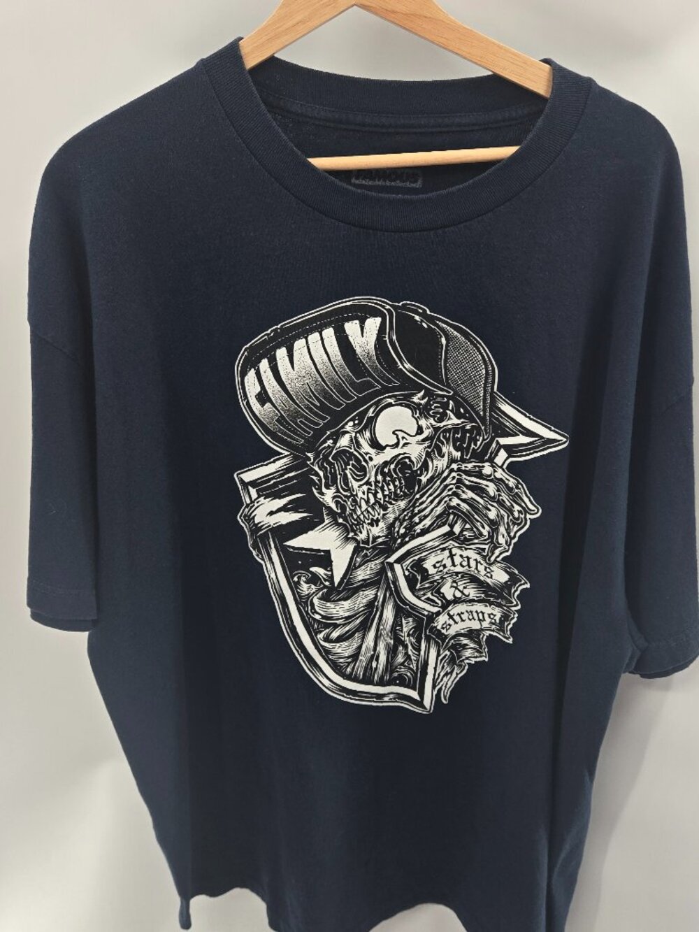 Vintage Famous Stars & Straps Navy Y2k Familia Por Vida Skull Graphic Tee XXL